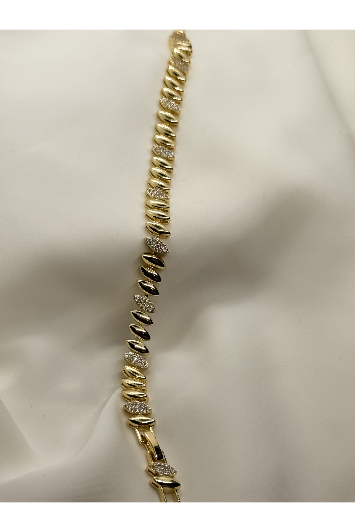 Home Sıralı Damla Taş Detaylı Kadın Bileklik | 14K Çelik Üzeri Çift Altın Kaplama