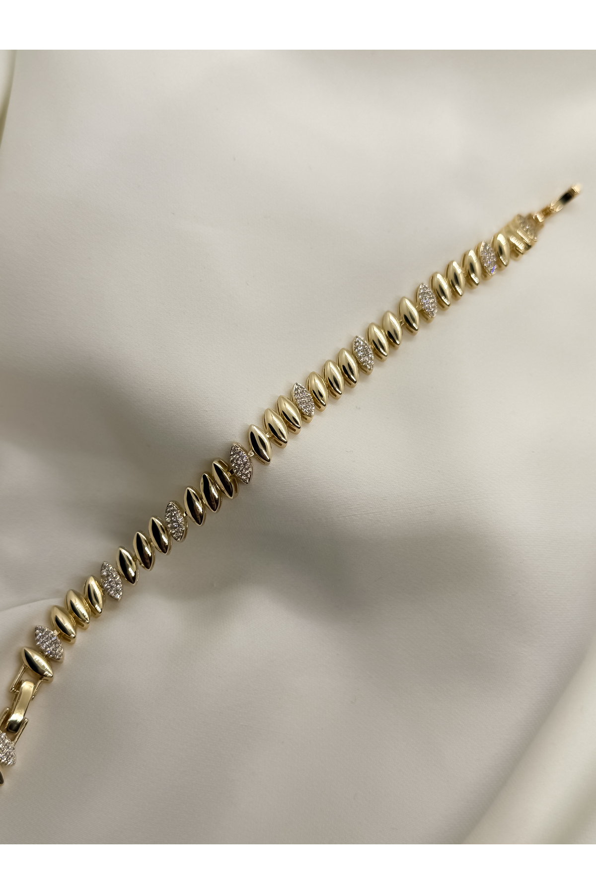 Home Sıralı Damla Taş Detaylı Kadın Bileklik | 14K Çelik Üzeri Çift Altın Kaplama - Görsel 2