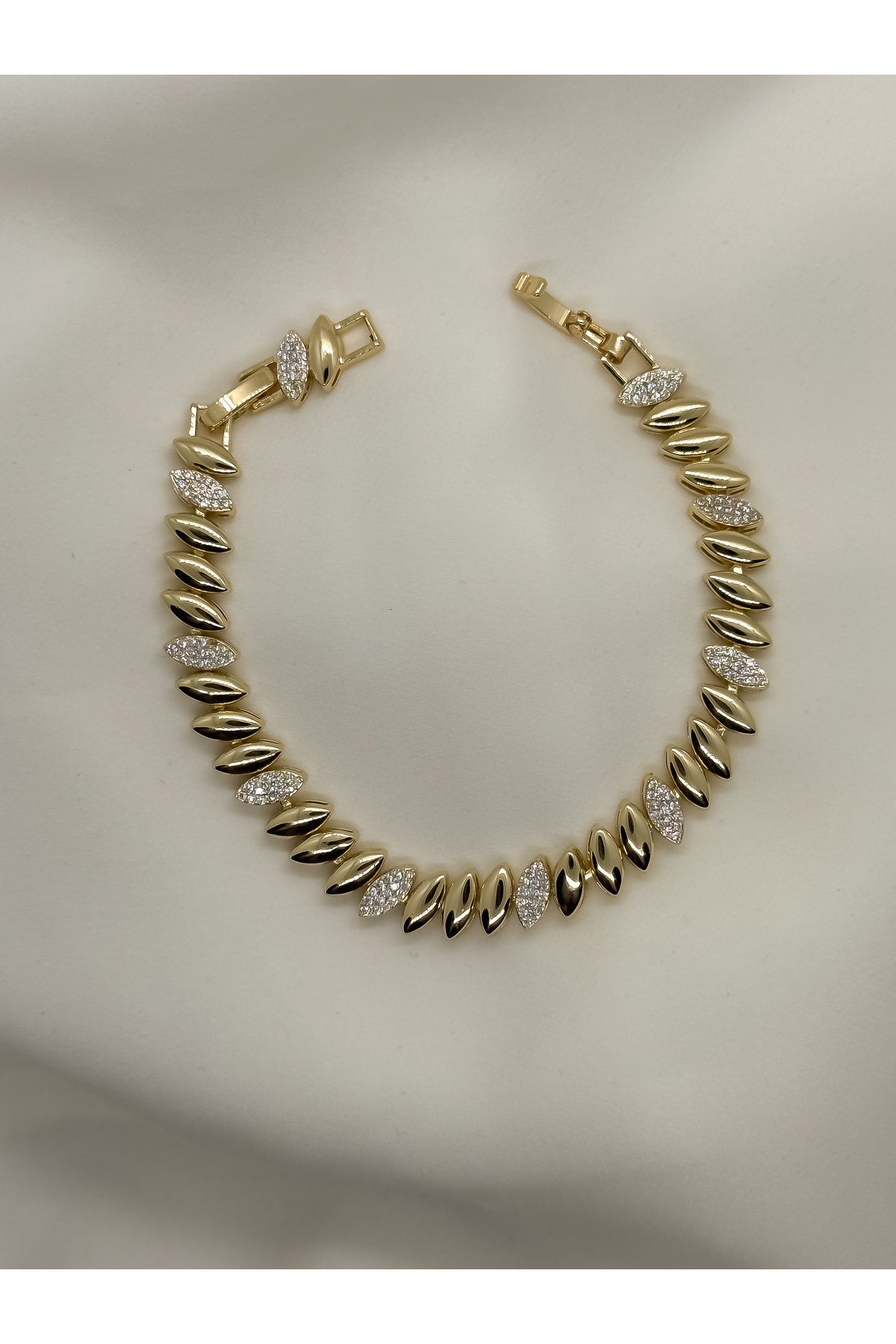 Home Sıralı Damla Taş Detaylı Kadın Bileklik | 14K Çelik Üzeri Çift Altın Kaplama - Görsel 3