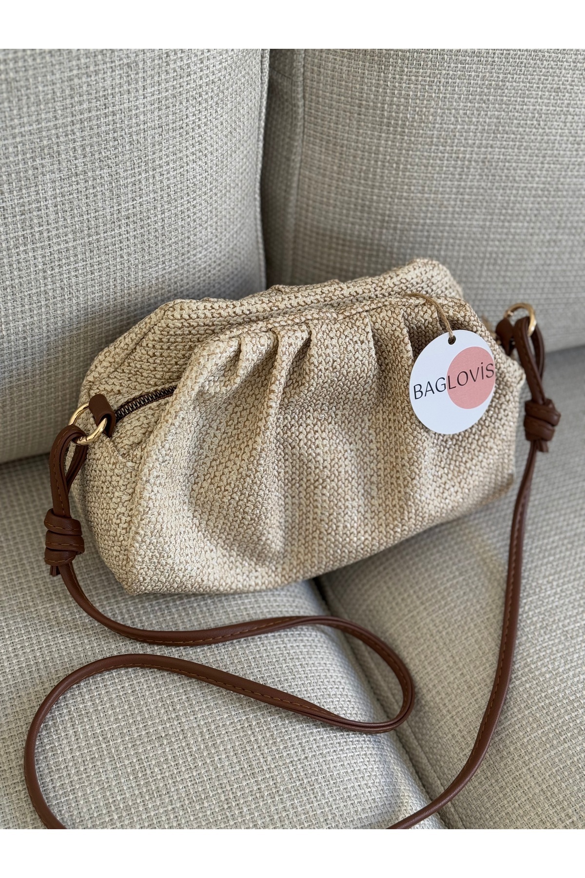 BAGLOVİS AĞZI BÜZGÜLÜ FERMUAR VE ÇITÇIT KAPATMALI HASIR DOKULU KADIN OMUZ ÇANTASI EN25 BOY15 - Görsel 2