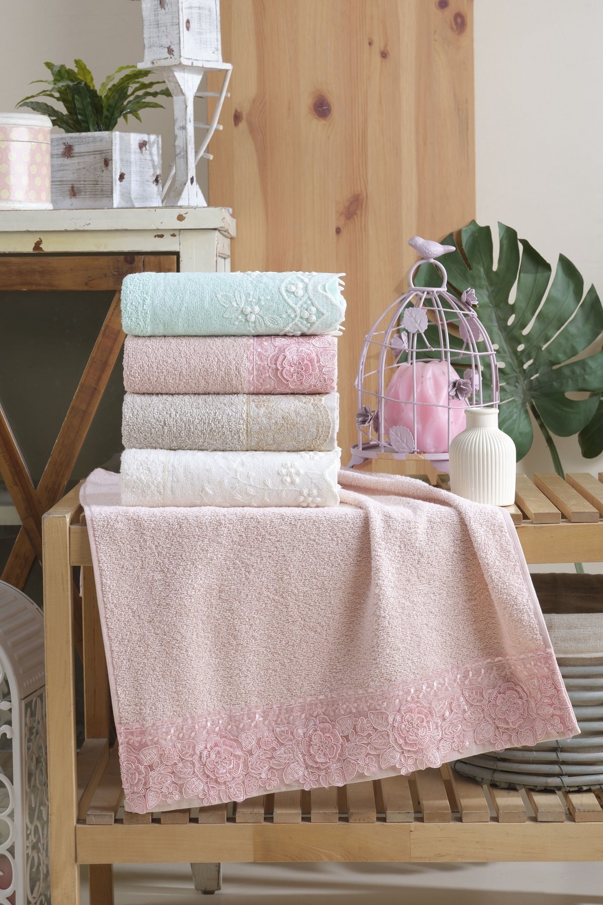 Louis Marie %100 Pamuklu Yumuşak Güpürlü Dantelli Çeyizlik 4'lü Havlu