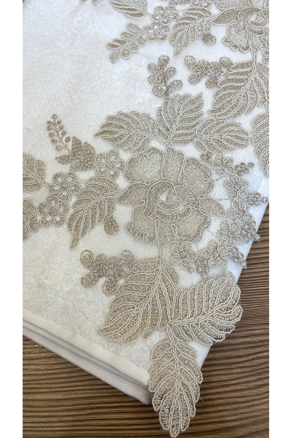 Acurmans Tekli Çeyizlik Havlu (Ekru) Gardenya Desen Fransız Danteli - Görsel 2