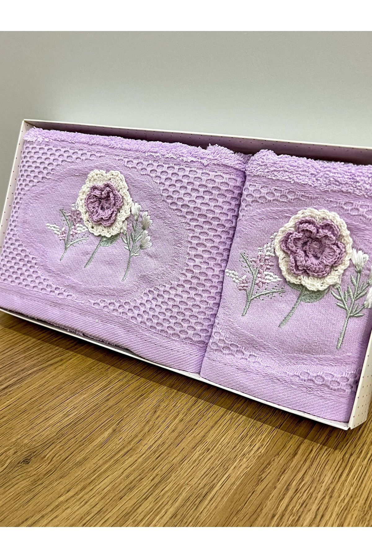 AYHANHOME 3d Çiçek İşlemeli Kutulu Çeyizlik 1 Adet 50x90 El Yüz Havlusu 1 Adet 30x50 Mutfak Havlu - Görsel 2