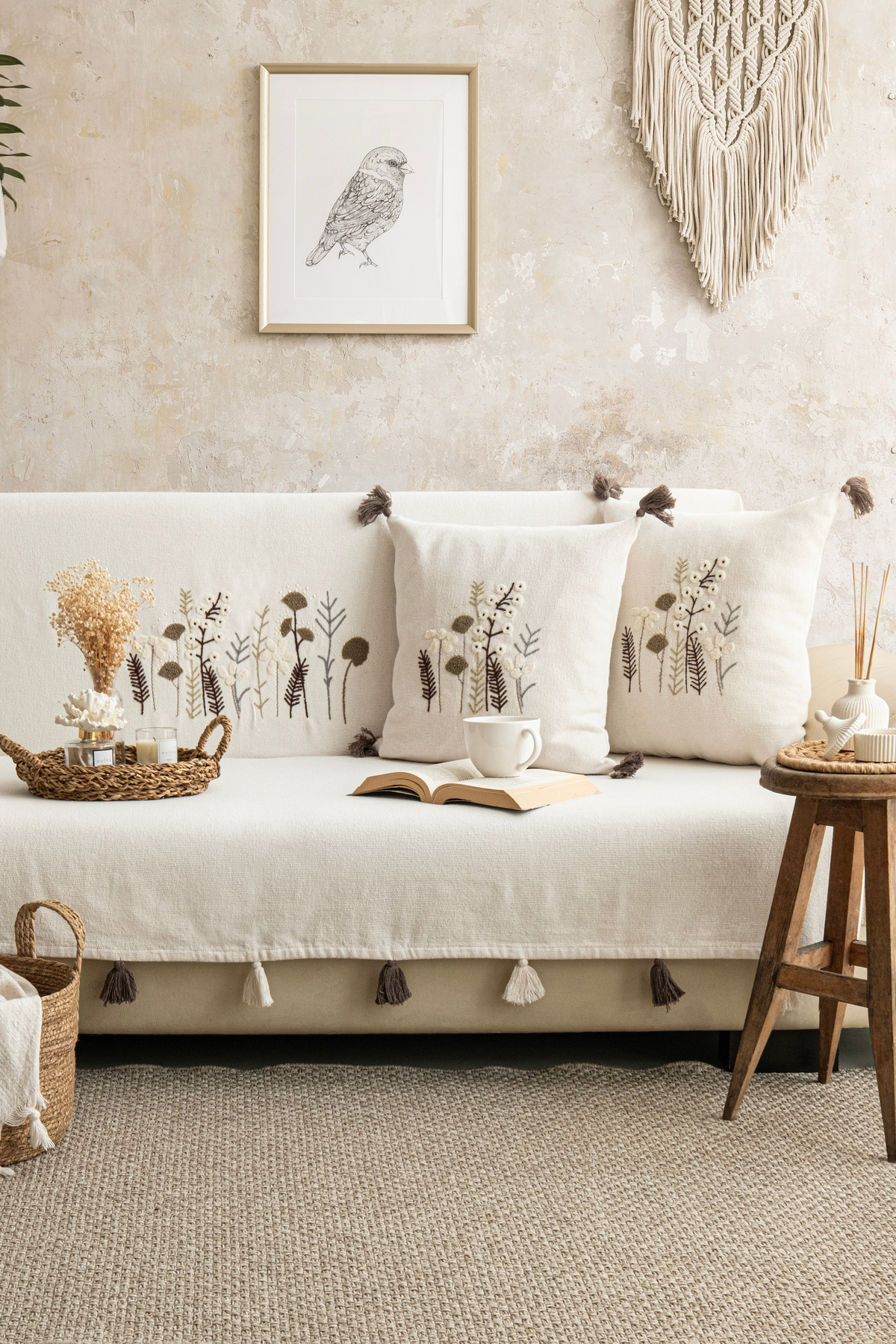 Lux Touch Peony Ekru Nakışlı Püsküllü Yıkamalı 170x210cm Koltuk Örtüsü Seti (2 Kırlent Kılıfı 45x45cm Dahil)