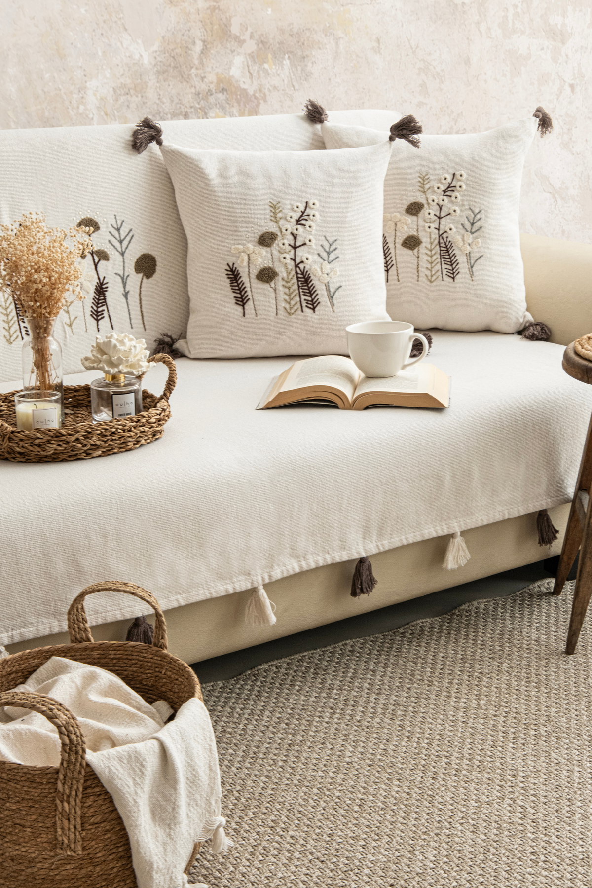 Lux Touch Peony Ekru Nakışlı Püsküllü Yıkamalı 170x210cm Koltuk Örtüsü Seti (2 Kırlent Kılıfı 45x45cm Dahil) - Görsel 3