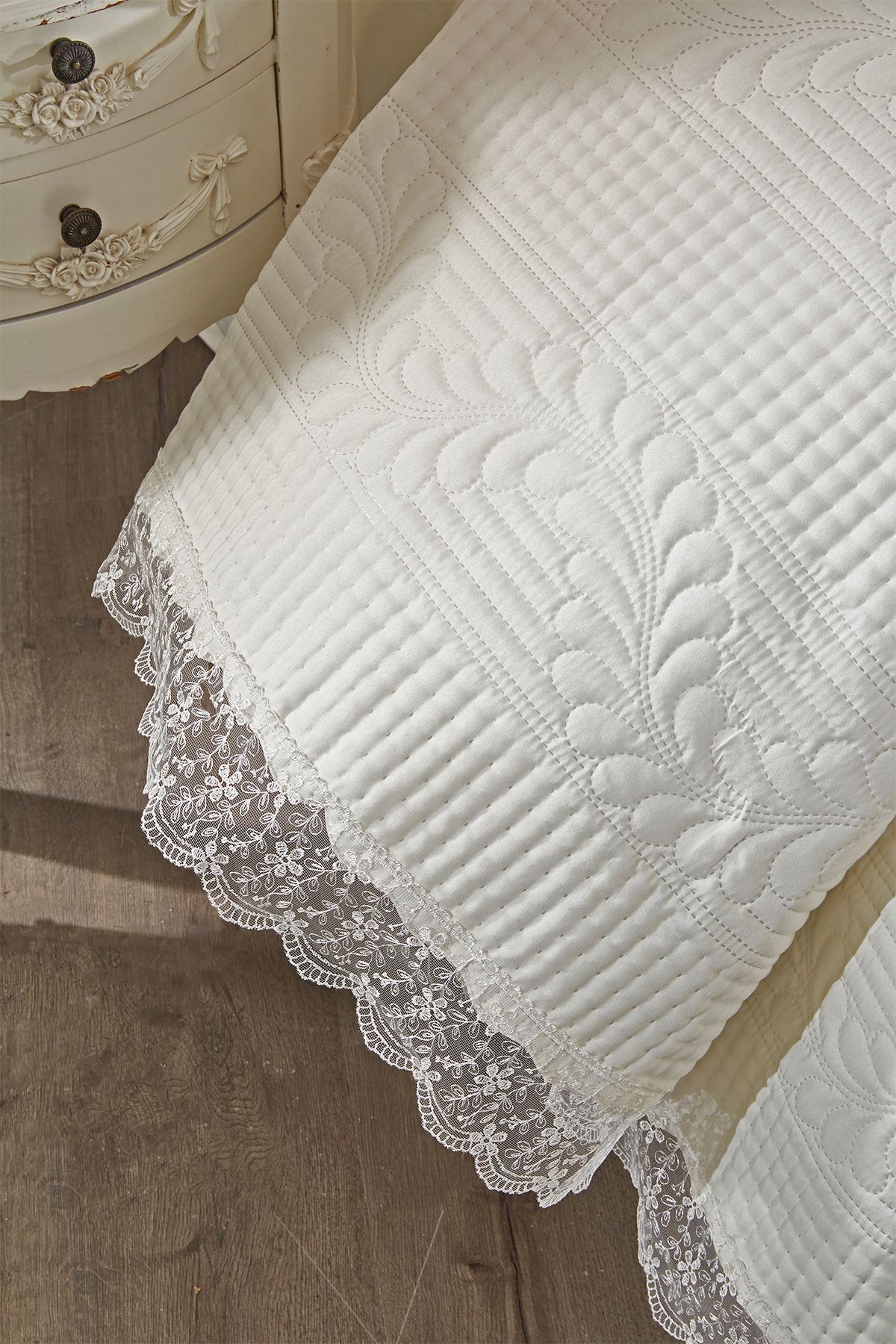 Çeyiz Diyarı Limena Dantelli Kapitoneli Ultrasonik Çift Kişilik Yatak Örtüsü Krem - Görsel 2