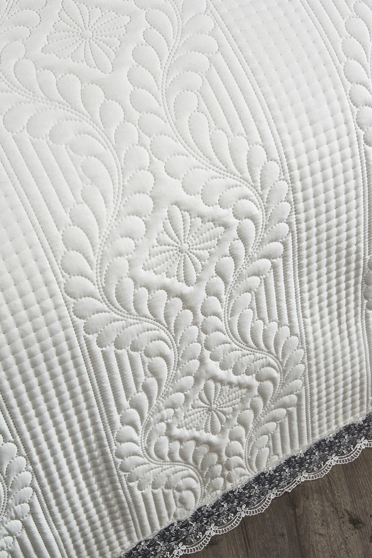 Çeyiz Diyarı Limena Dantelli Kapitoneli Ultrasonik Çift Kişilik Yatak Örtüsü Krem - Görsel 3