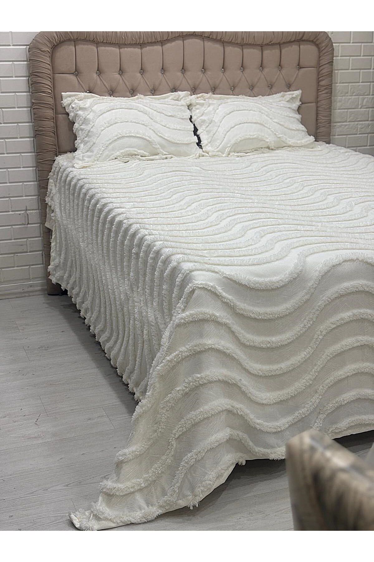 Jolie Maison Yatak örtüsü pike takımı çift kişilik 2.50x2.50 kutulu - Görsel 2