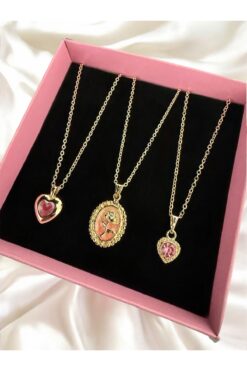 Madam Bikan Gold Renk 3 Lü Gül Detaylı Pembe Taşlı Mineli Kalp Kombin Set Kolye