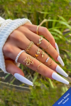 The Collection 10'lu Kombin Eklem Gold İncili Yüzük Set