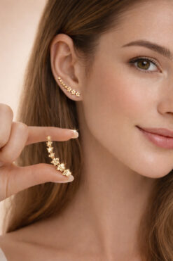 The Collection Kadın Zirkon Taşlı Su Yolu Yıldız Model Ear Climber Gold Küpe