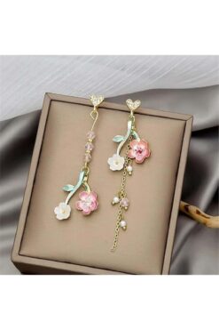 Pelin Aksesuar Asimetrik Pembe Beyaz Çiçekli Bahar Dalları Küpe