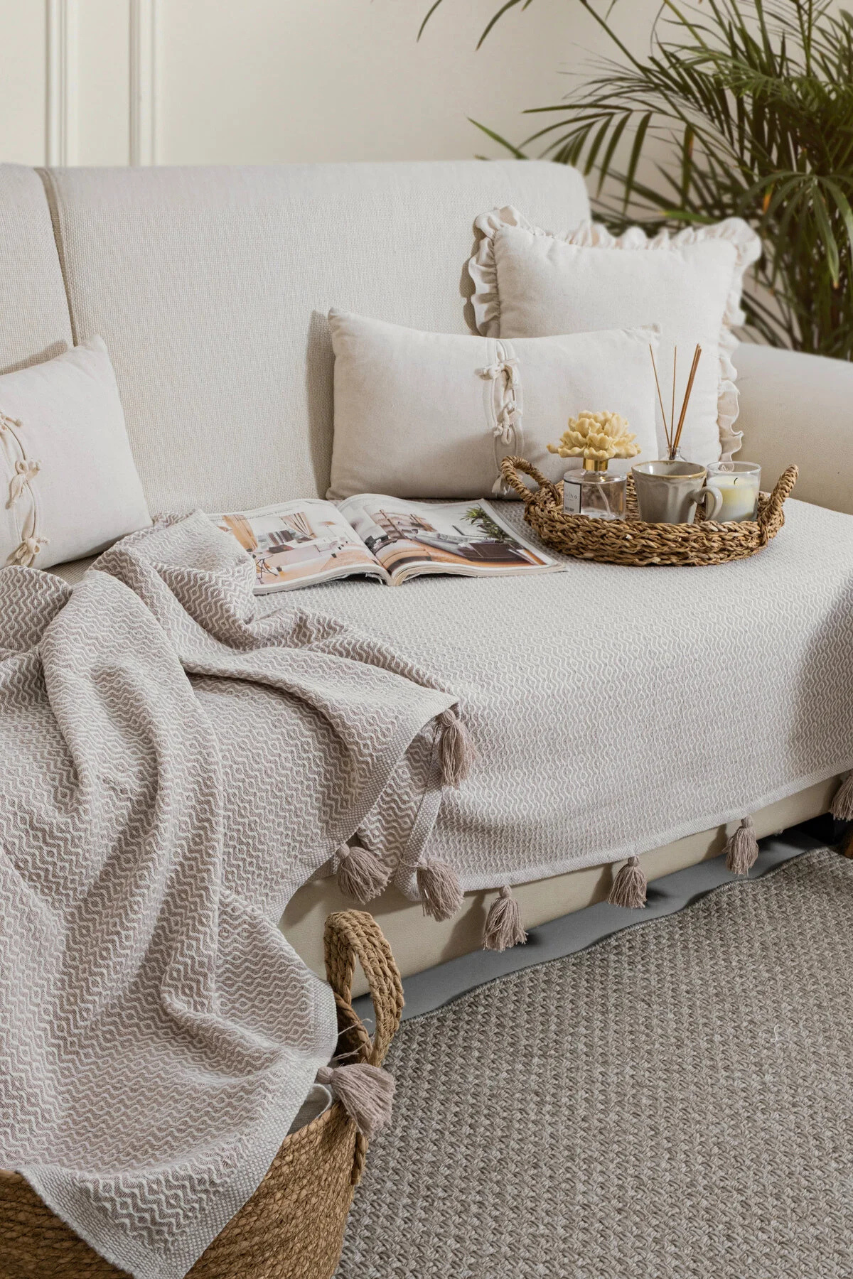 Lux Touch Lavi Ponponlu Bej Koltuk Örtüsü 115 x 200 cm Kanepe Divan Çekyat Berjer Örtüsü Şalı Püsküllü - Görsel 3