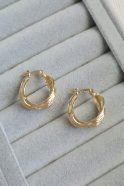 DEMOKAN Kadın Küpe Kararmaz 14k Renk Vip Seri Çizgi Dalga 2cm Halka Küpe