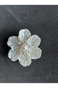 BEİLYS COSMETİCS & ACCESSORY Sedefi Beyaz Çiçek Model İnci Detay Taşlı Kol Düğmesi Gömlek Düğmesi Broş 2 Adet (1 çift)