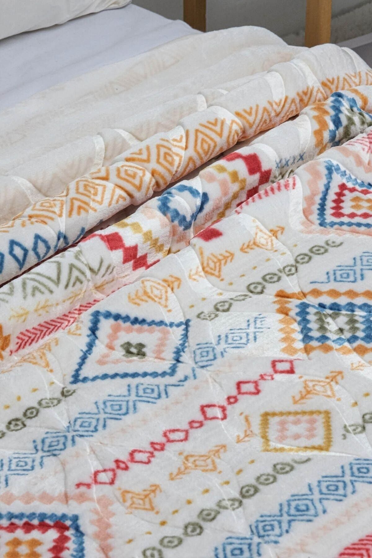 Sarar Wellsoft Çift Kişilik Battaniye 4 Kg - (Kenarları kırmızı) . - Görsel 2