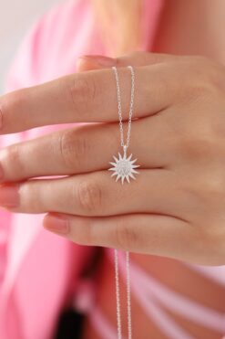 Bilsen Store 925 Ayar Gümüş Zincirli Beyaz Zirkon Taşlı Güneş Modeli Kolye