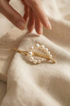 Glaren İnci Detaylı Minimalist Altın Renk Kadın Broş