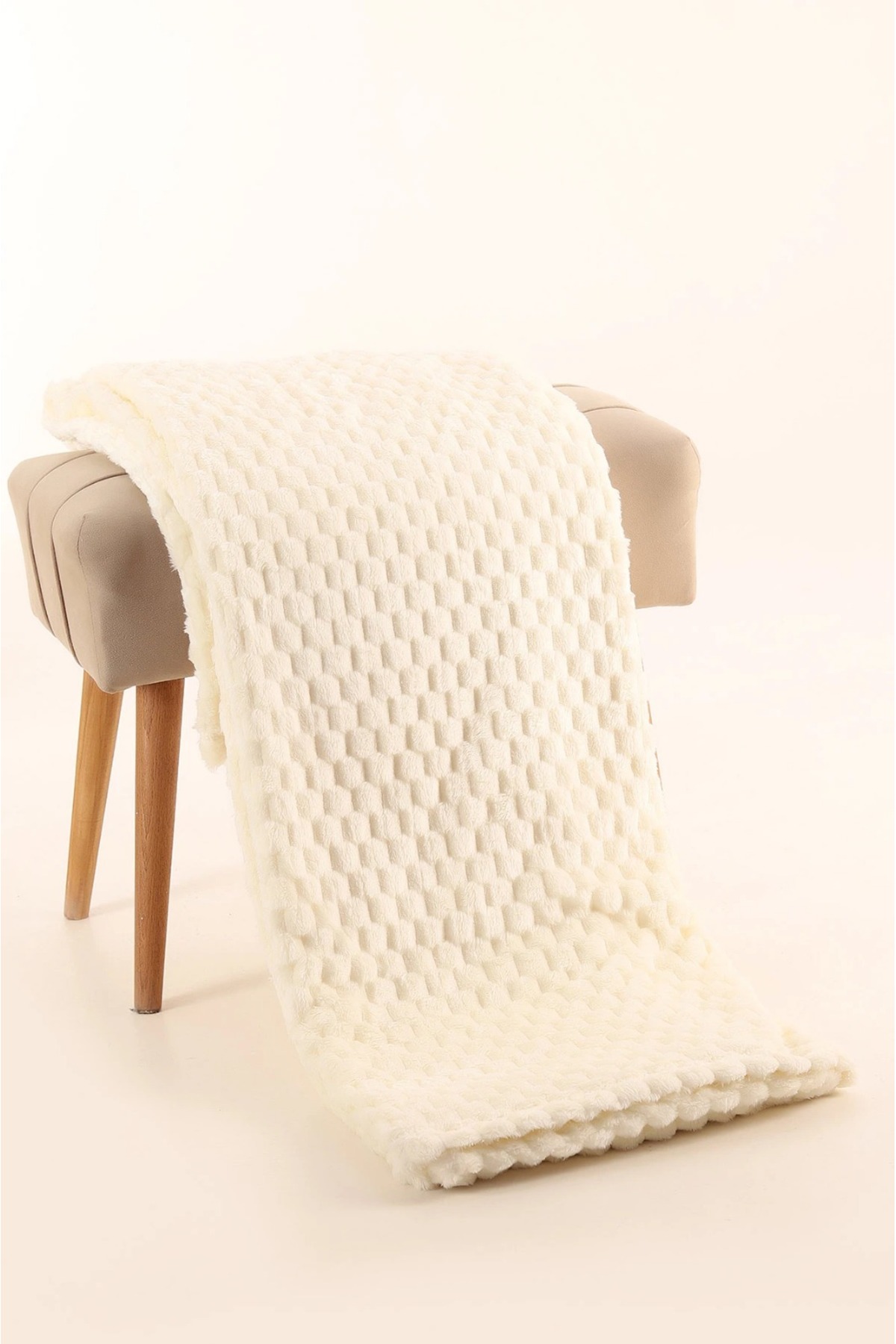 Bella Home 180x220 Mira Koltuk Örtüsü - Yumuşak Peluş Lüks Kaymaz Taban - Krem