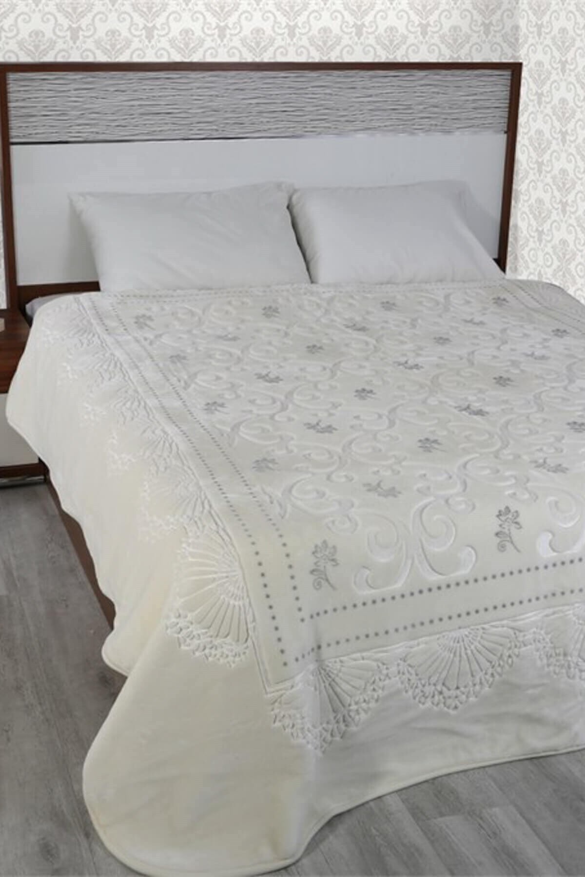 Merinos Ekru Pırıltı Çift Kişilik Embos Battaniye Kemik Silver
