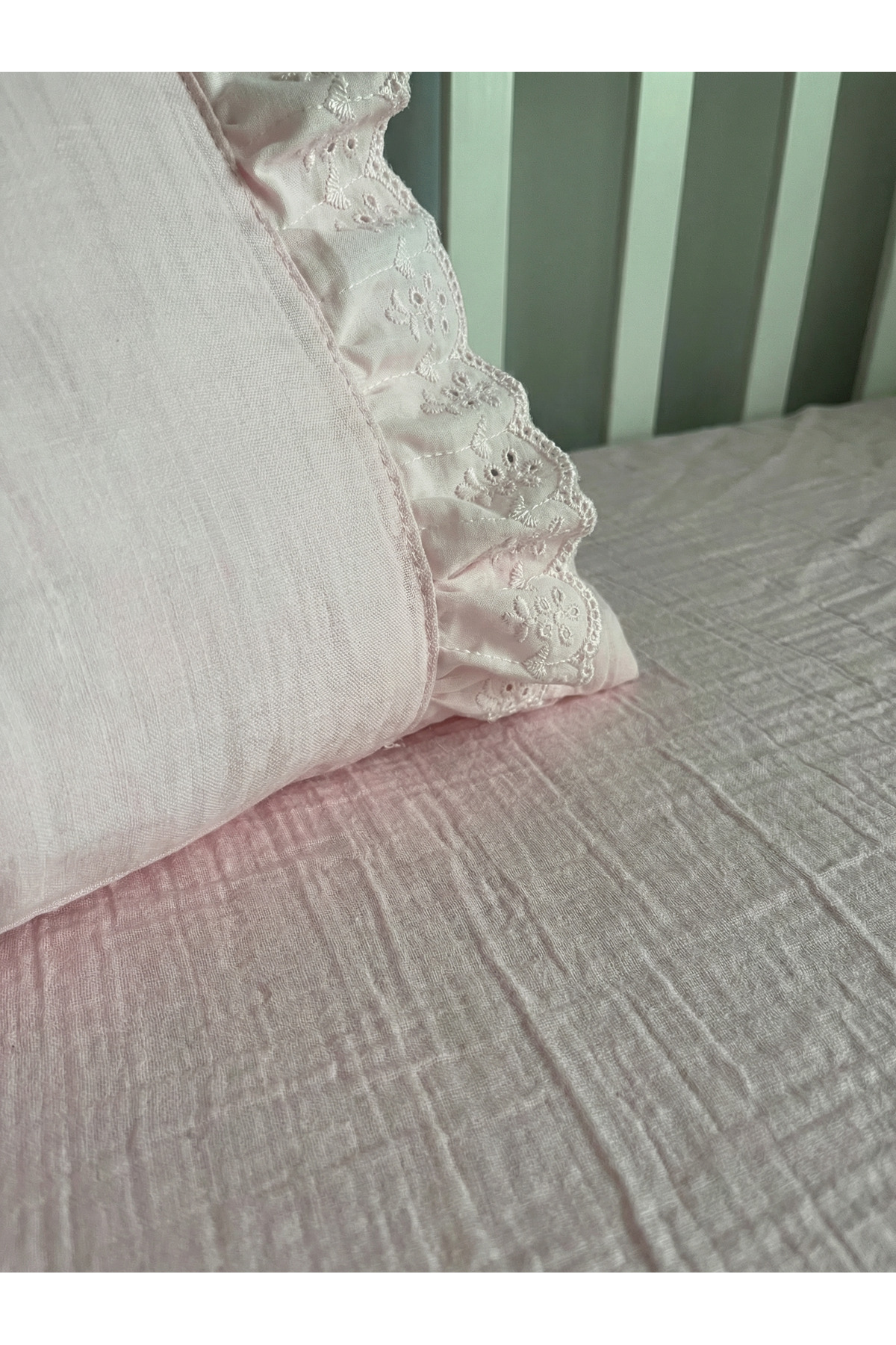 Pufuduk Baby Lüks Fisto İşlemeli %100 Pamuk 2 Katlı Müslin Lastikli Bebek Çarşaf ve Yastık Seti - Pembe - Görsel 2