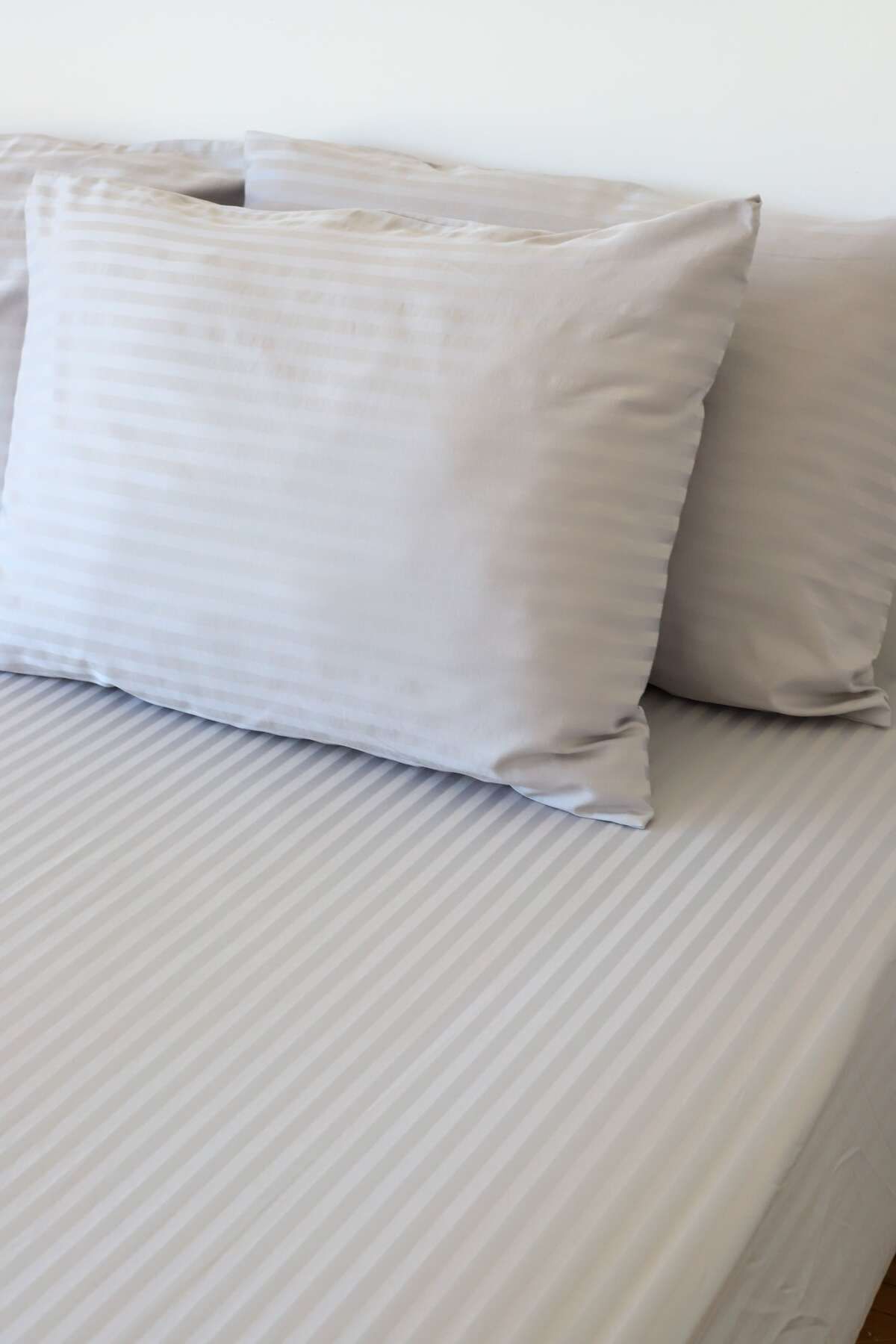 Tekstil Home Genç ve Çocuk Serisi Tek Kişilik 120x200 Lastikli Çarşaflı Çizgili Saten Nevresim Takımı Tüm Renkler - Görsel 3