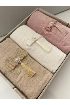 AYHANHOME 3'lü Fiyonklu Püsküllü Kutulu Çeyizlik 50x90 Kadife El Ve Yüz Havlusu