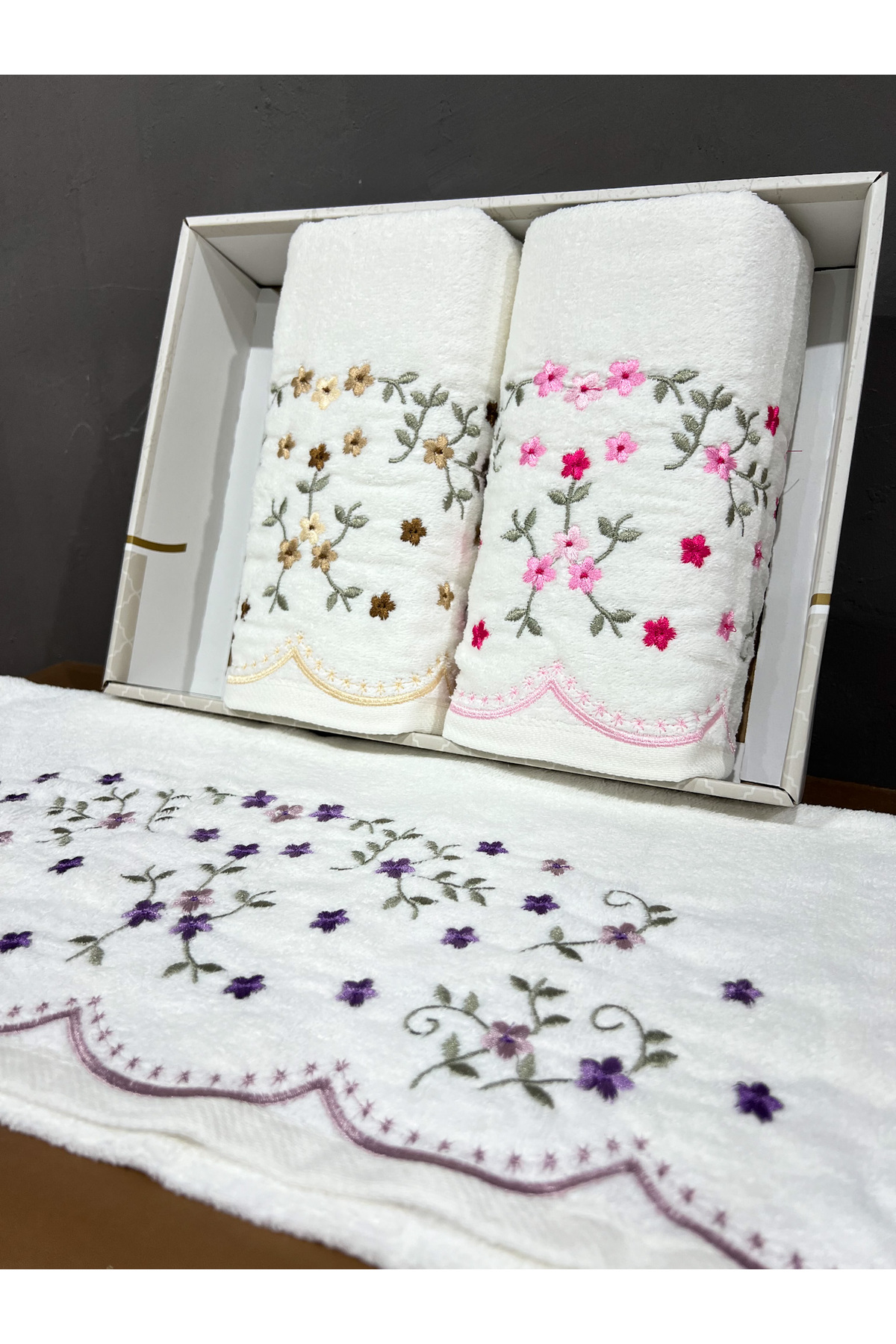 AYHANHOME 3'lü Nakış işlemeli Kutulu Çeyizlik 50x90 Kadife El Ve Yüz Havlusu - Görsel 2