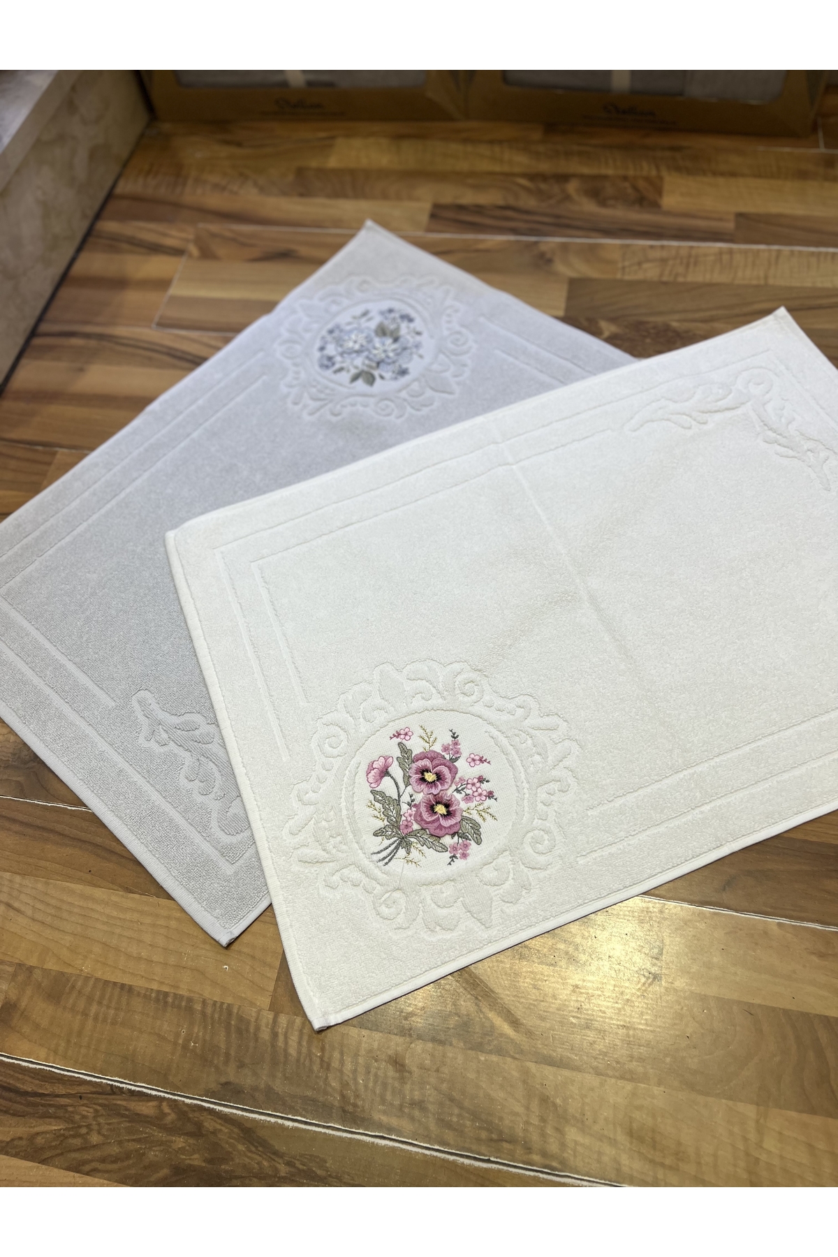 Nurpak 3d Nakışlı 50x70 lüx 2li ayak havlusu Gri-Krem - Görsel 3