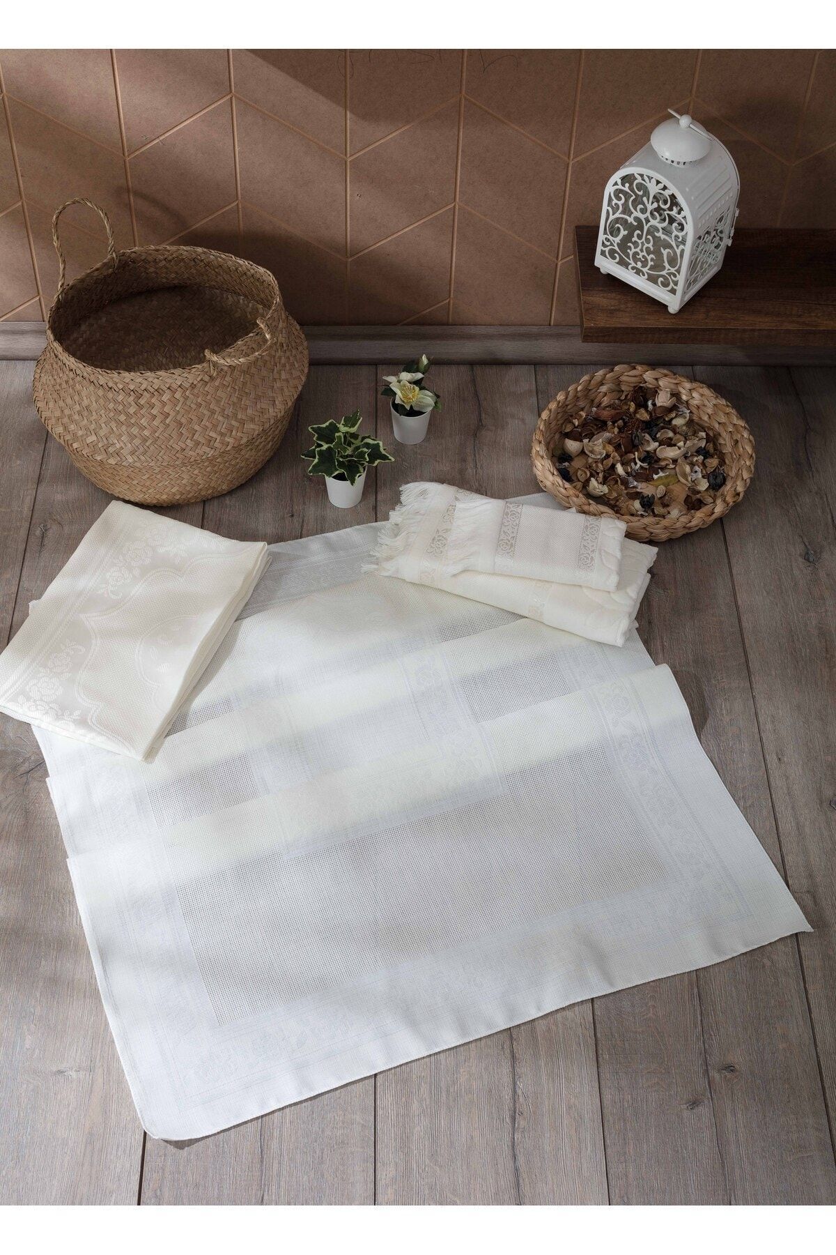 sarra 4'lü Saçaklı Etamin Bohça Seti - Krem