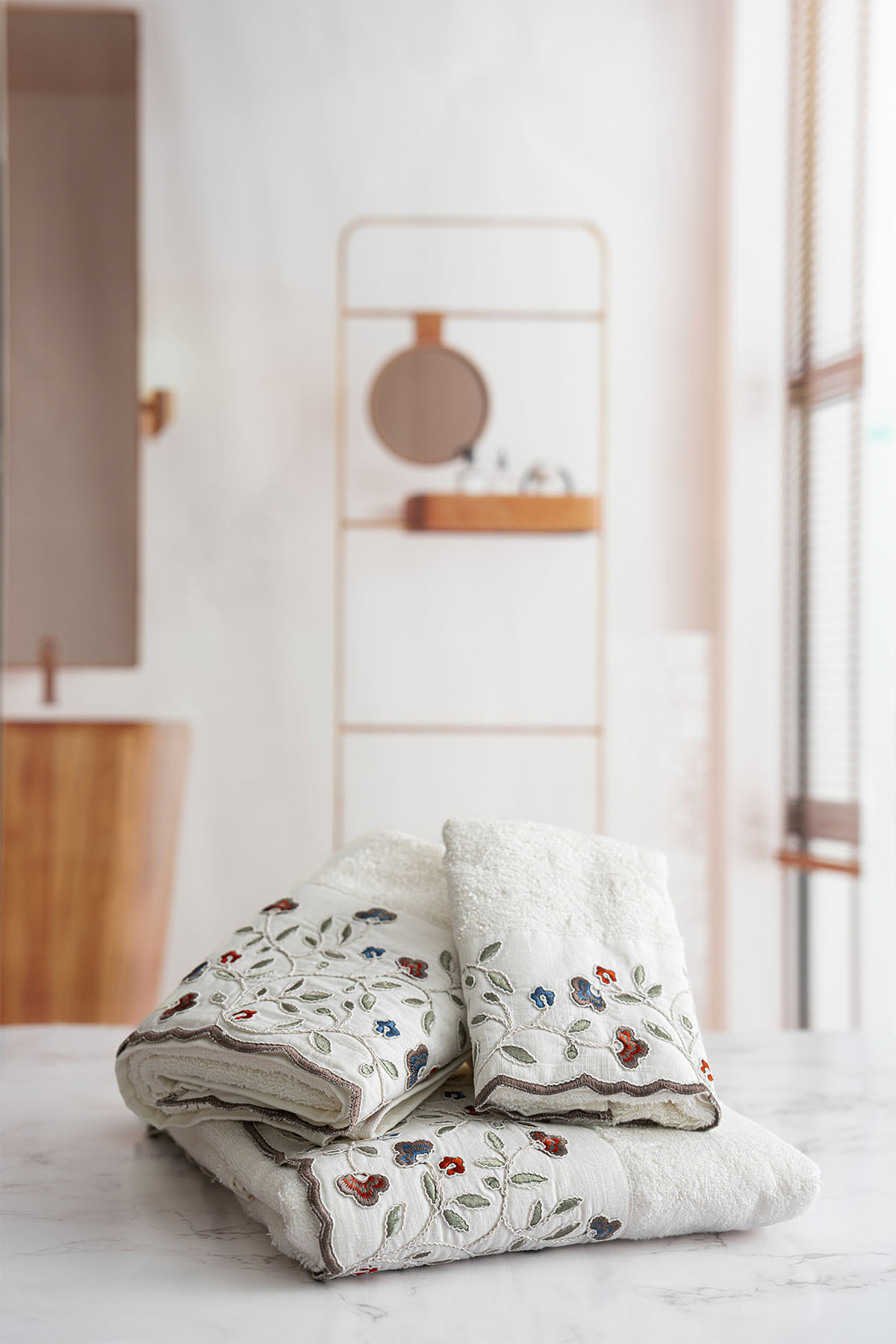 Nazik Home Livano Renkli Çiçek Nakışlı Yüz Havlusu (50 x 90 cm) - Görsel 3