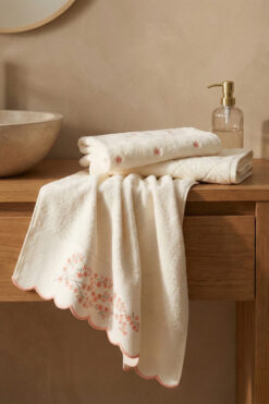 TICOTTO Filiz 50×90 cm %100 Pamuk Nakışlı Havlu Seti – 3’lü, Yüksek Emici, Ultra Yumuşak, Askılı