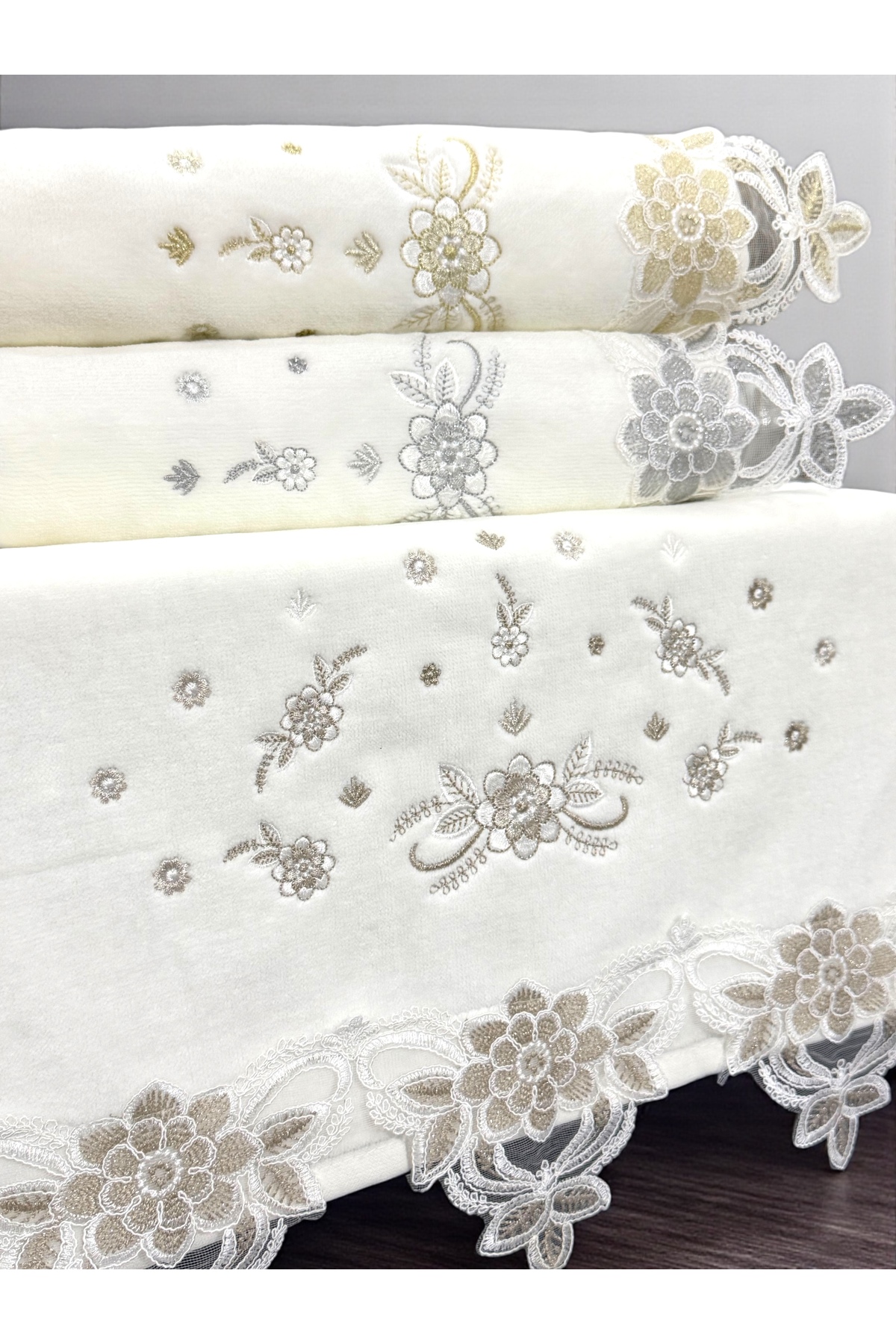 AYHANHOME 3 Lü Kadife Lüks Fransız Güpürlü Çeyizlik 50x90 El ve Yüz Havlusu - Görsel 2