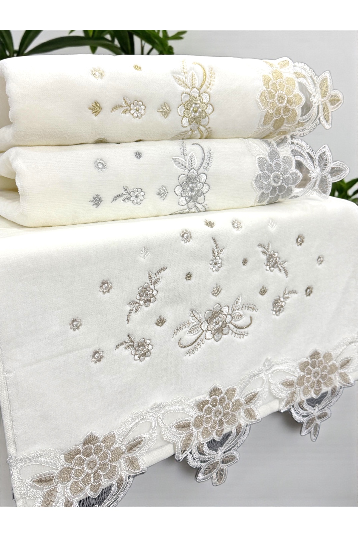 AYHANHOME 3 Lü Kadife Lüks Fransız Güpürlü Çeyizlik 50x90 El ve Yüz Havlusu - Görsel 3