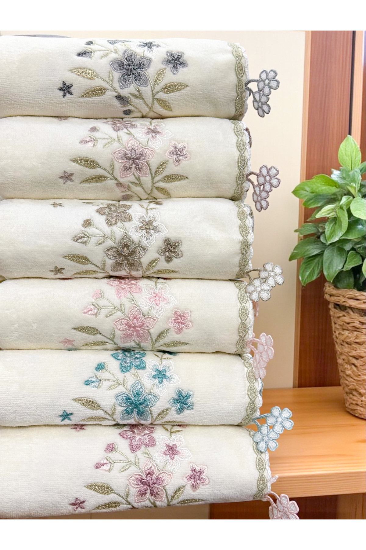 AYHANHOME 6'lı Çiçek Küpeli İşleme Renkli Çeyizlik 50x90 El Yüz Havlu Seti