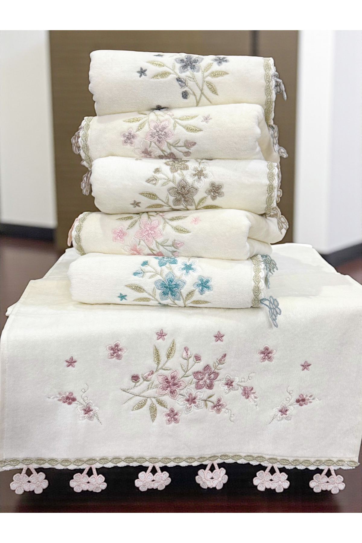 AYHANHOME 6'lı Çiçek Küpeli İşleme Renkli Çeyizlik 50x90 El Yüz Havlu Seti - Görsel 2