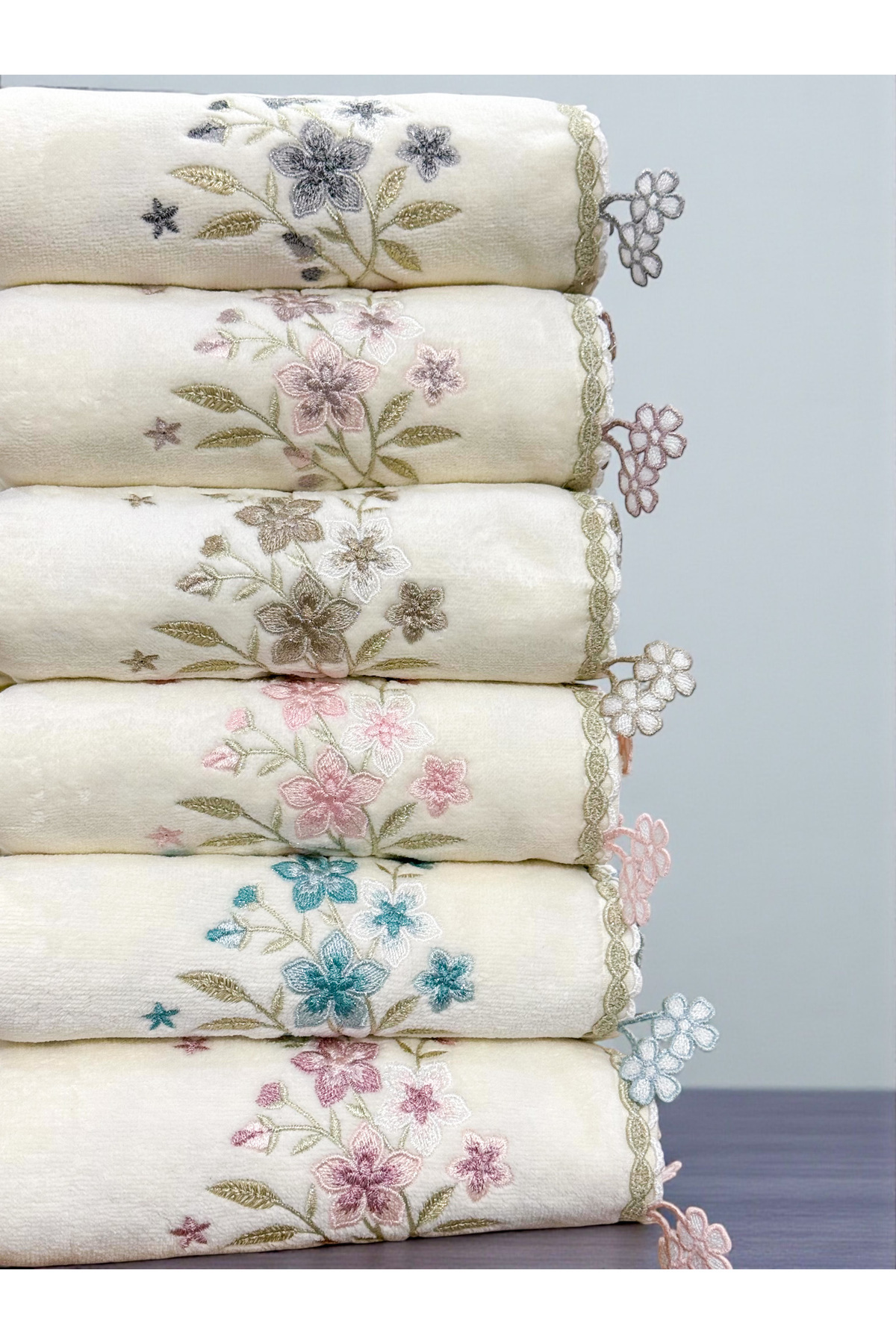 AYHANHOME 6'lı Çiçek Küpeli İşleme Renkli Çeyizlik 50x90 El Yüz Havlu Seti - Görsel 3