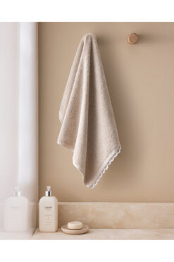 Madame Coco Bastienne Kroşeli %100 Pamuk Yüz Havlusu - Bej/Beyaz