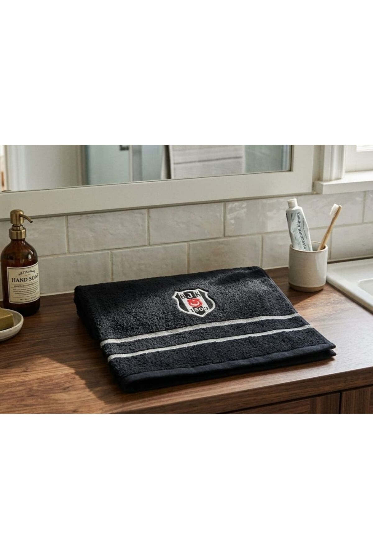 Taç YENİ SEZON LİSANSLI BEŞİKTAŞ ARMA BANYO HAVLUSU SİYAH - Görsel 2