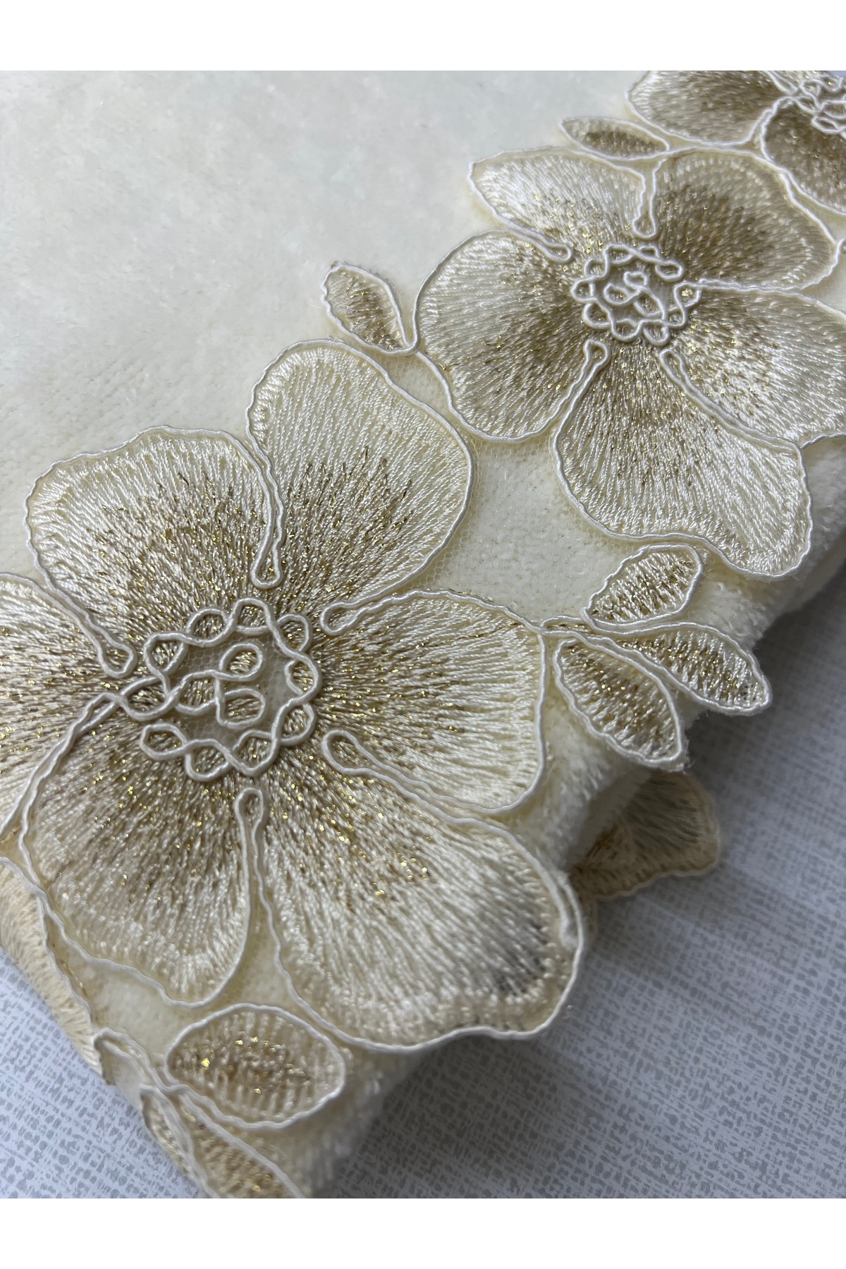 Çeyiz Bahçesi Papatya Fransız Güpürlü Kadife Havlu 50&90 - Görsel 3