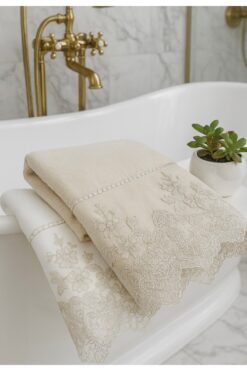 Çeyiz Bahçesi Mira Fransız Güpürlü 2'li Kadife Havlu Takımı 50&90