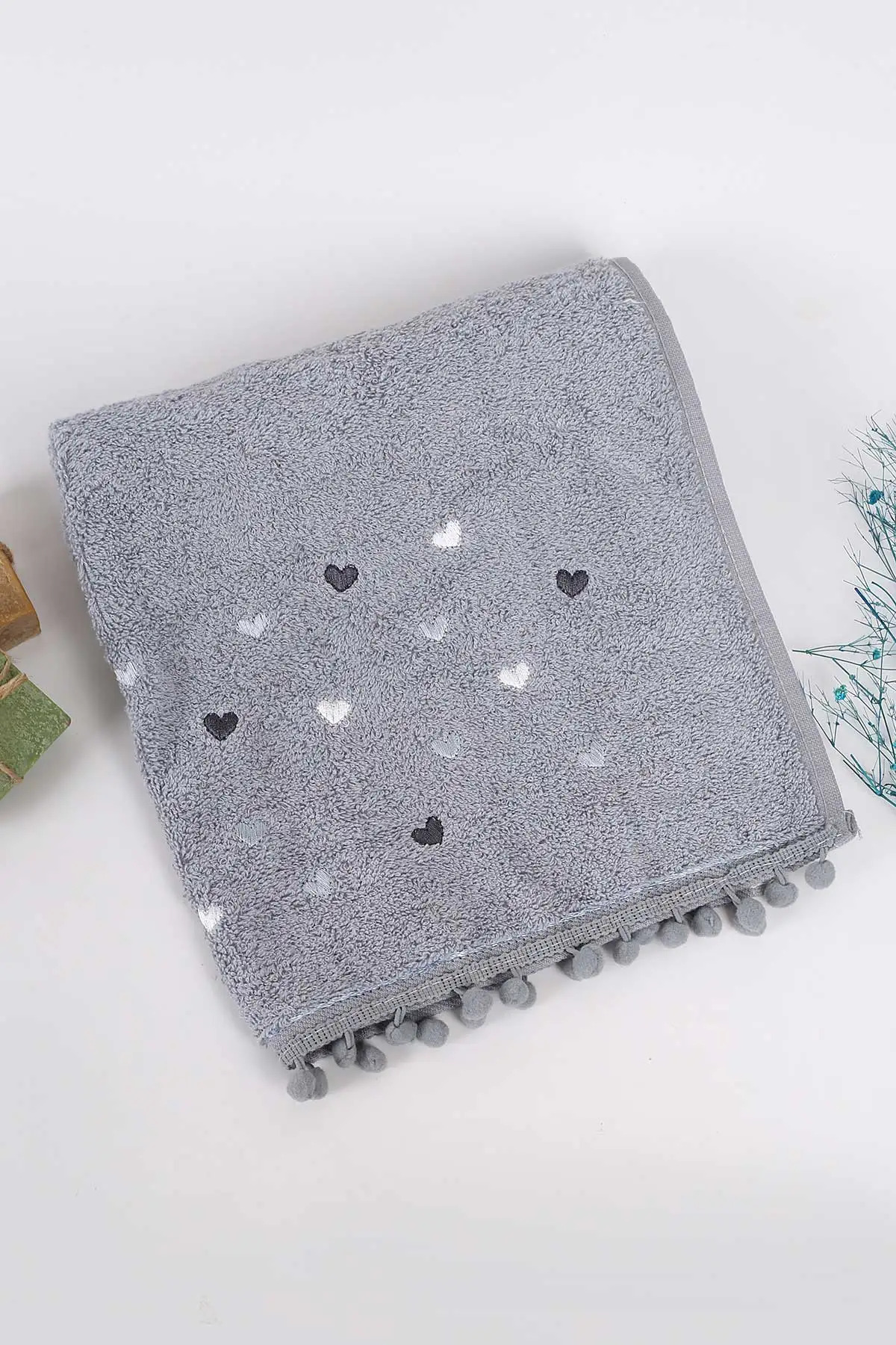 Çeyiz Merkezi Ponponlu Kalpli El Yüz Havlusu 50x90 GRİ