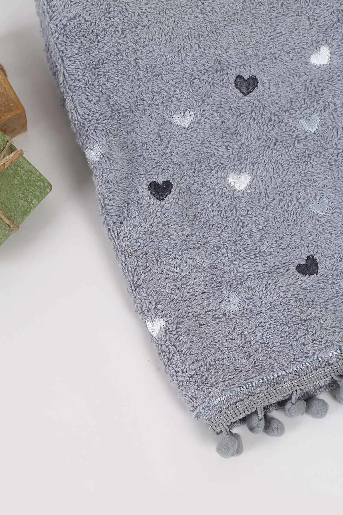 Çeyiz Merkezi Ponponlu Kalpli El Yüz Havlusu 50x90 GRİ - Görsel 2