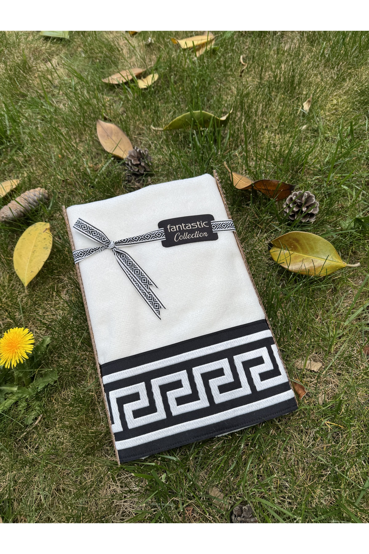 Fantastic Collection Bordürlü Nakış İşlemeli Zigzag Desenli Özel Kadife Hediyelik Havlu - Görsel 2
