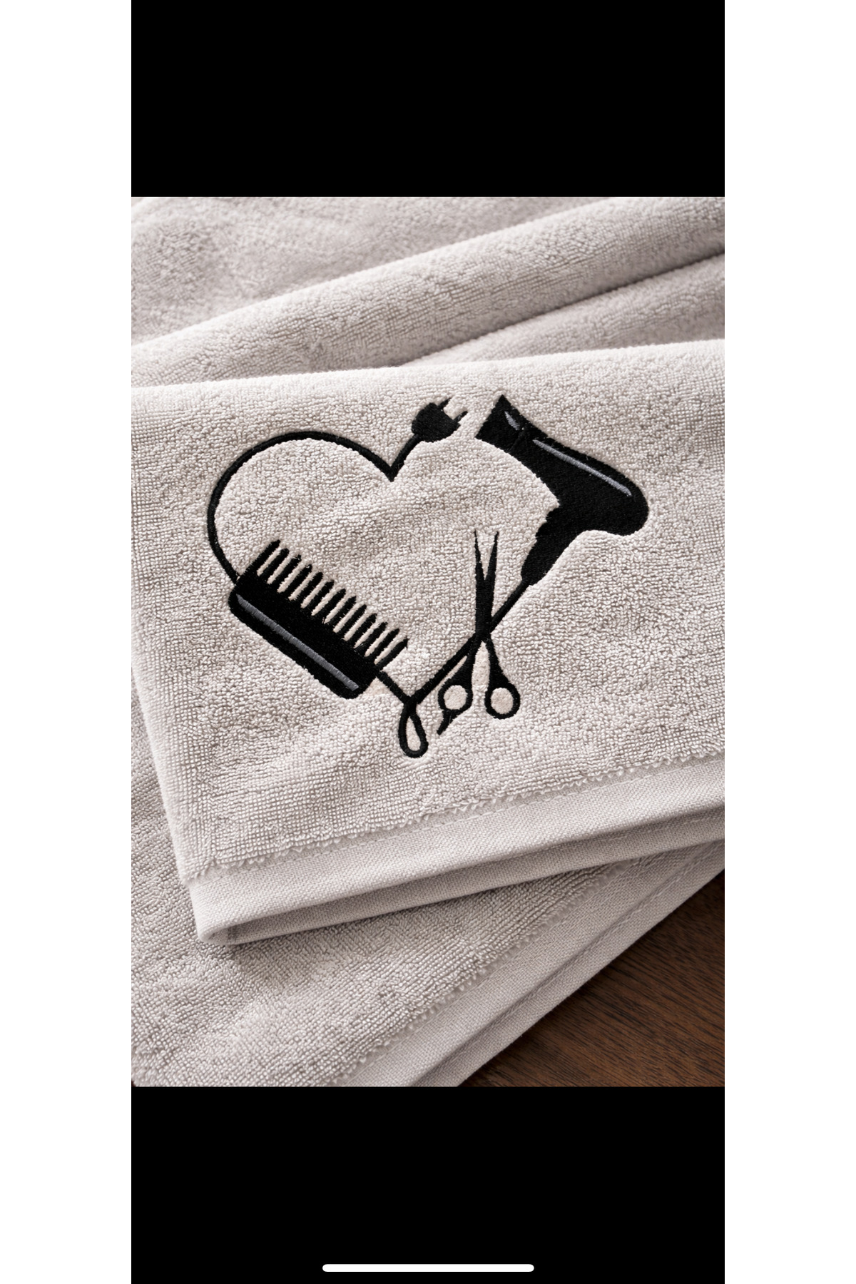 Frida Nakış Kuaför Temalı Nakışlı Havlu – Berber & Kuaför Hediye – Özel Tasarım El İşçiliği Havlu