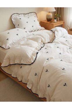 DB Çift Kişilik Nevresim Seti %100 Pamuklu Yaprak Desenli Süs Overloklu Fırfırlı