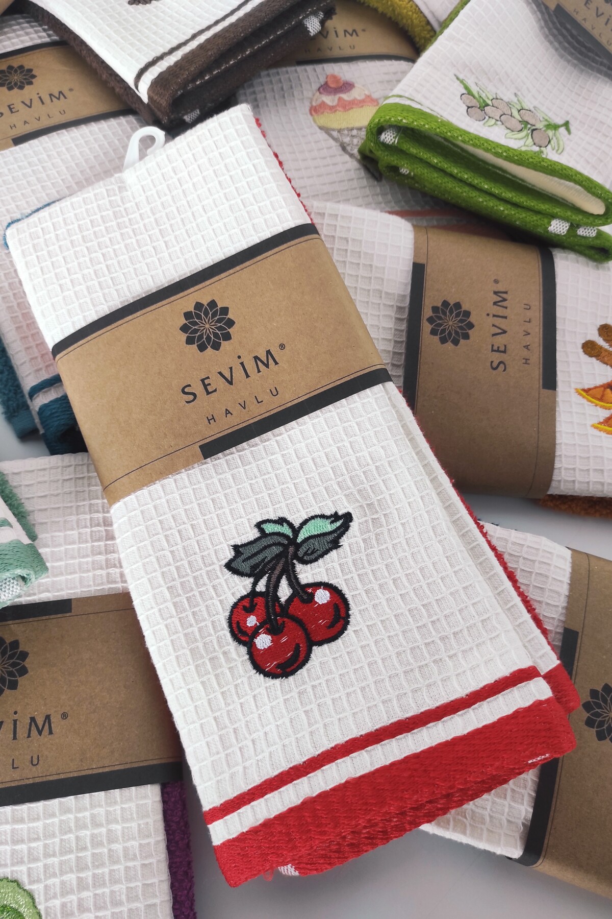 Sevim 2’li Mutfak Havlusu – Kırmızı Renk – Kiraz Nakışlı - Görsel 2