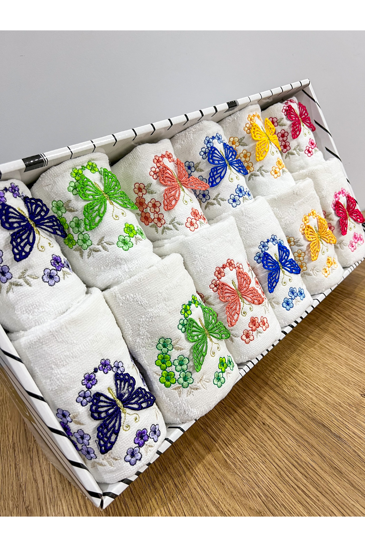 AYHANHOME 3d Kelebek Nakış Işleme Desenli Kutulu Çeyizlik Hediyelik 12'li 6 El Yüz & 6 Mutfak Havlu Seti - Görsel 2