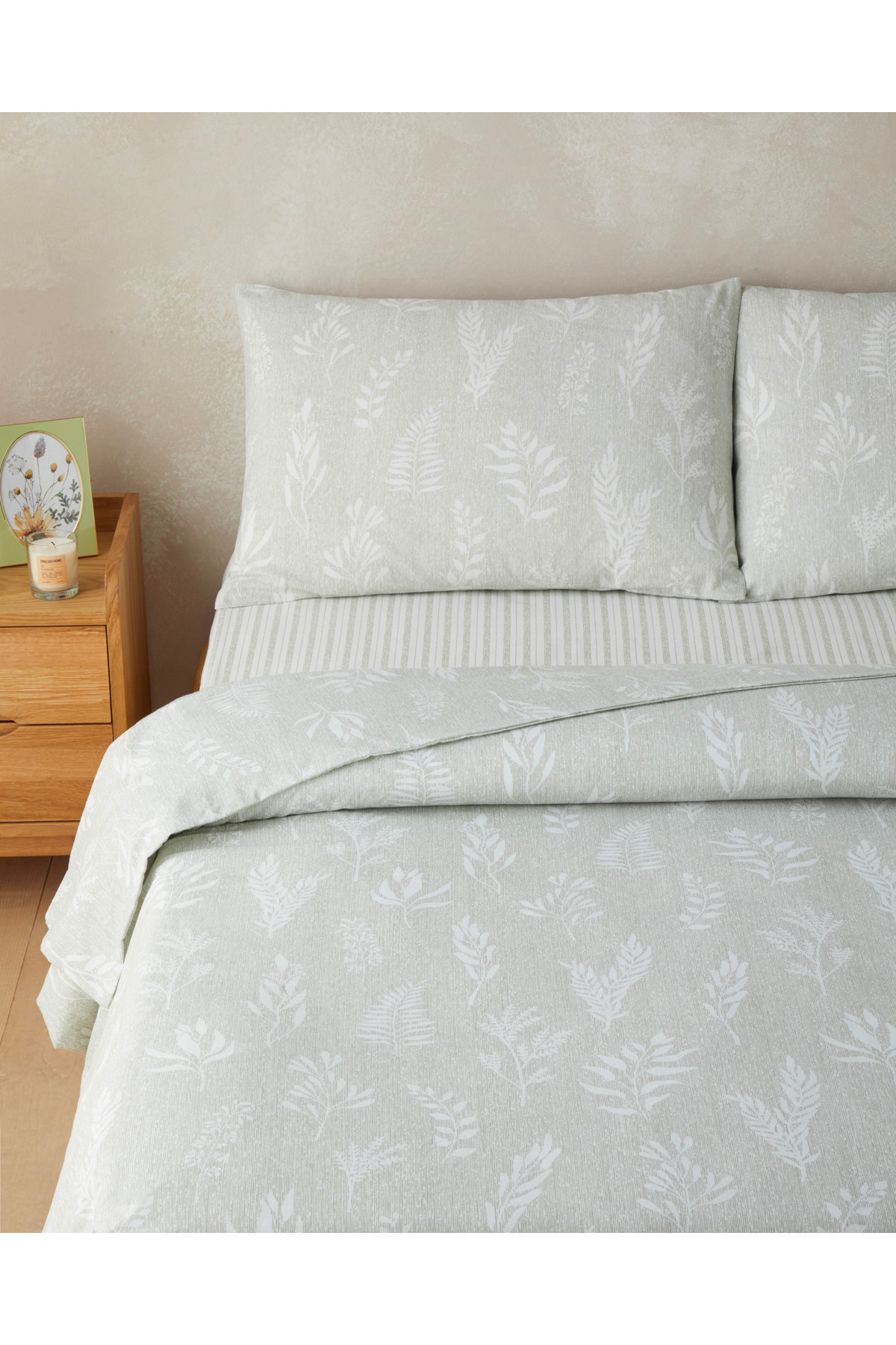 English Home Florine Kolay Ütülenir Çift Kişilik Çarşaflı Nevresim Takımı 200x220 cm Açık Yeşil - Görsel 2