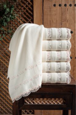 Fiesta Tekstil 50x90 Hürrem Kadife Nakışlı 6’lı Havlu